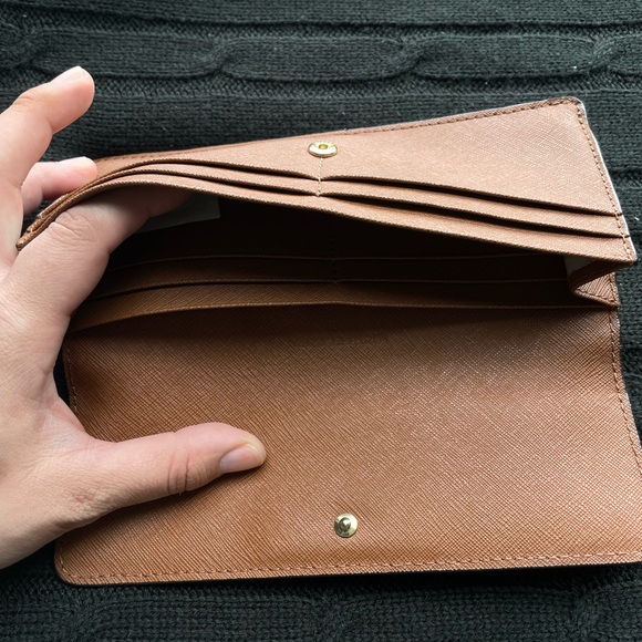 Michael Kors Wallet - Picture 3 of 4